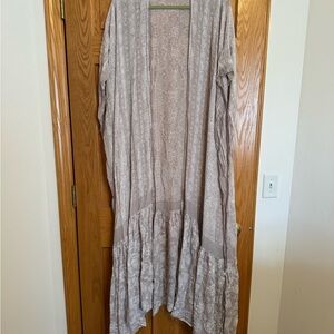 Flowy Gray Patterned Kimono